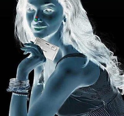 Optical illusion: A girl in inverted colors